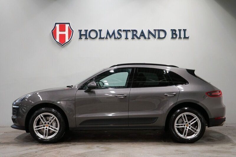 Mörkgrå Begagnad 2015 Porsche Macan S Sport SUV | 299 900 kr (Marknadspris) - Bild 1/4