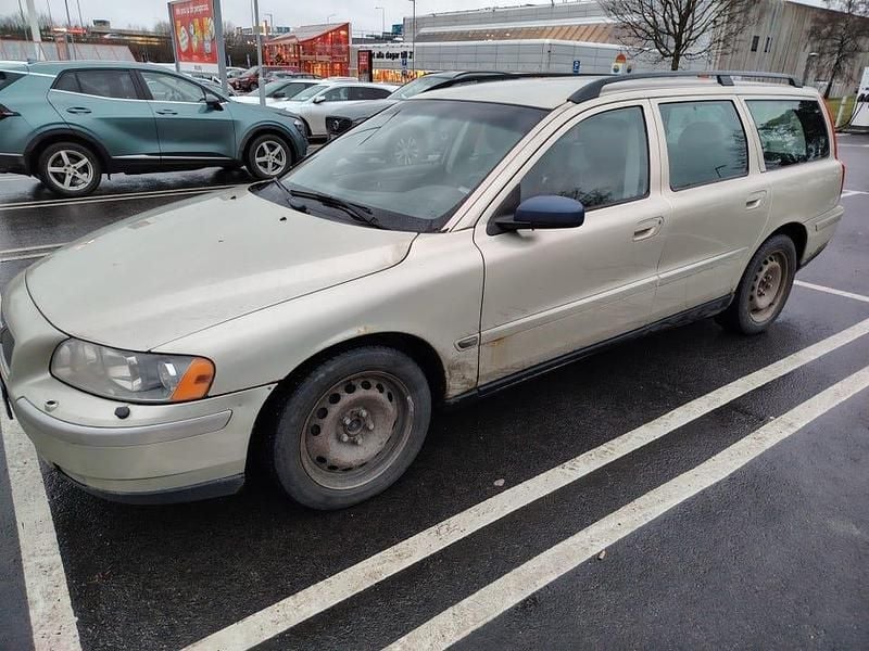 Begagnad 2006 Volvo V70 Kombi | 13 000 kr (Superpris) - Bild 1/4