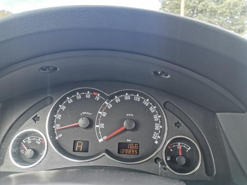 Grå Begagnad 2006 Opel Meriva Minibuss | 26 900 kr (Bra pris) - Bild 1/4