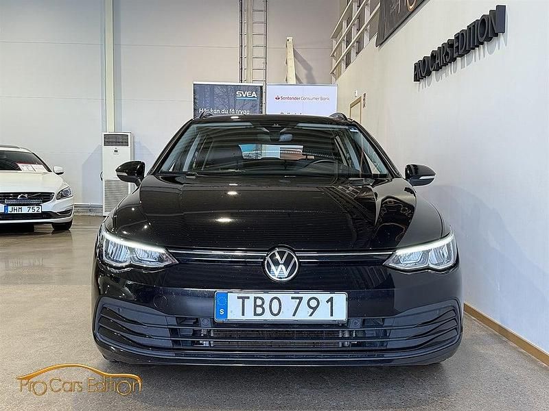 Begagnad VW Golf VIII 131 HK (96 kW) 2022 Svart Kombi