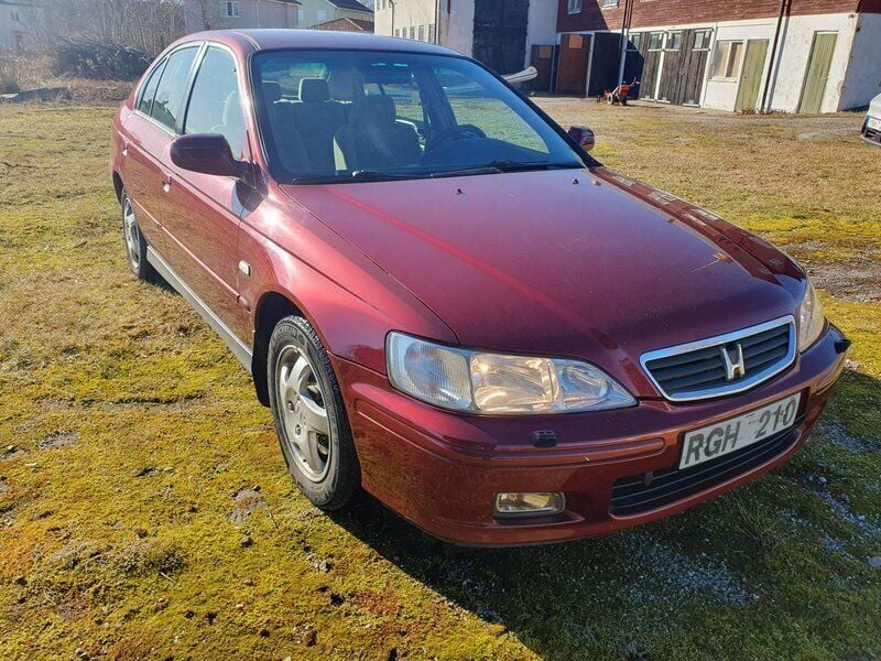 Röd Begagnad 2000 Honda Accord Halvkombi | 12 000 kr - Bild 1/4