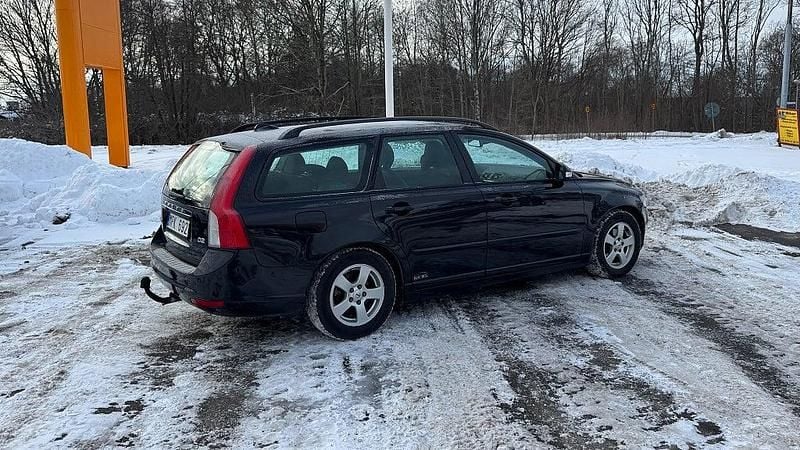 Begagnad Volvo V50 Momentum 116 HK (85 kW) 2011 Svart Kombi
