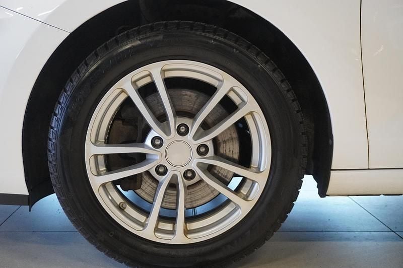 Begagnad Hyundai i30 Essential 120 HK (88 kW) 2021 Vit Kombi