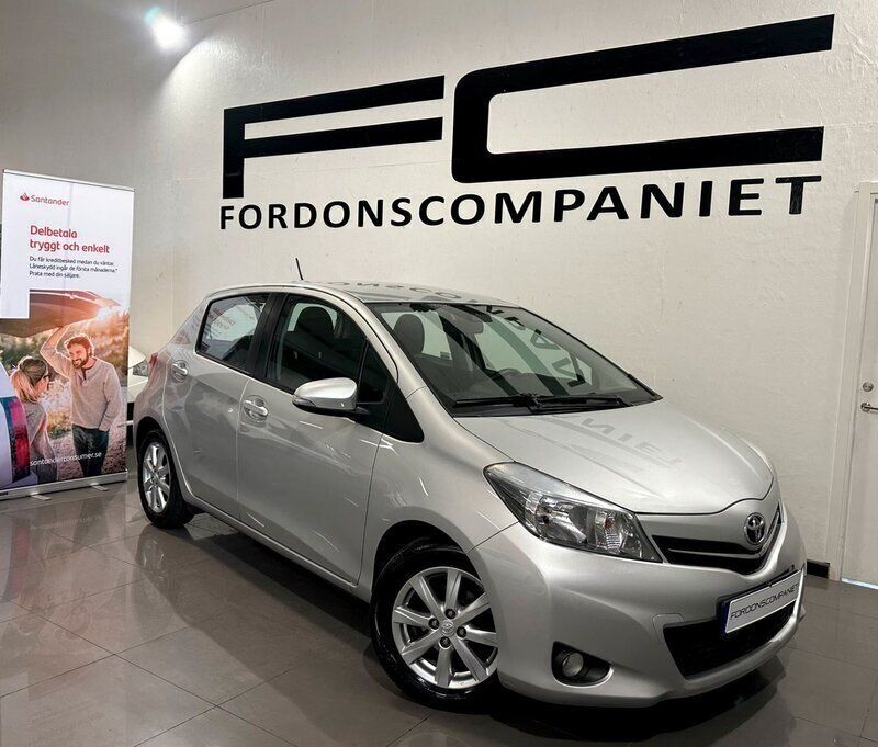 Silver Begagnad 2012 Toyota Yaris Active Halvkombi | 109 900 kr (Dyr) - Bild 1/4