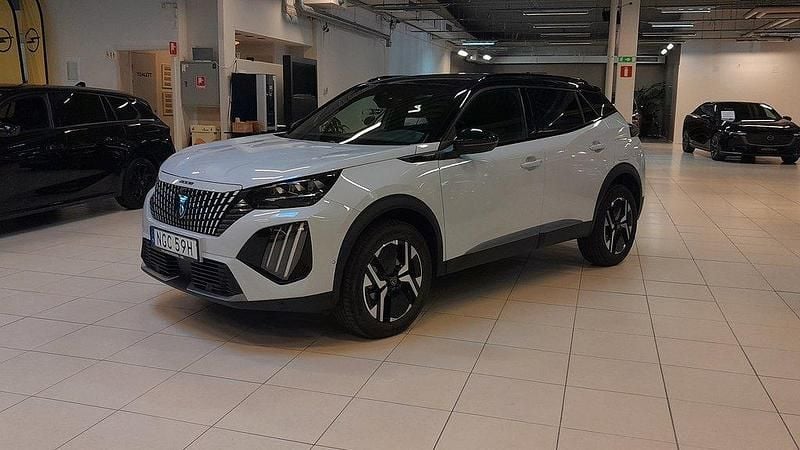 Vit Begagnad 2024 Peugeot 2008 GT SUV | 269 900 kr (Marknadspris) - Bild 1/4