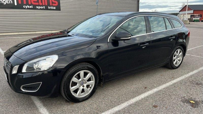 Svart Begagnad 2012 Volvo V60 Kombi | 49 000 kr (Marknadspris) - Bild 1/4
