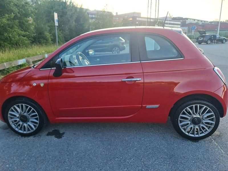 Begagnad Fiat 500 Lounge 70 HK (51 kW) 2015 Röd Halvkombi