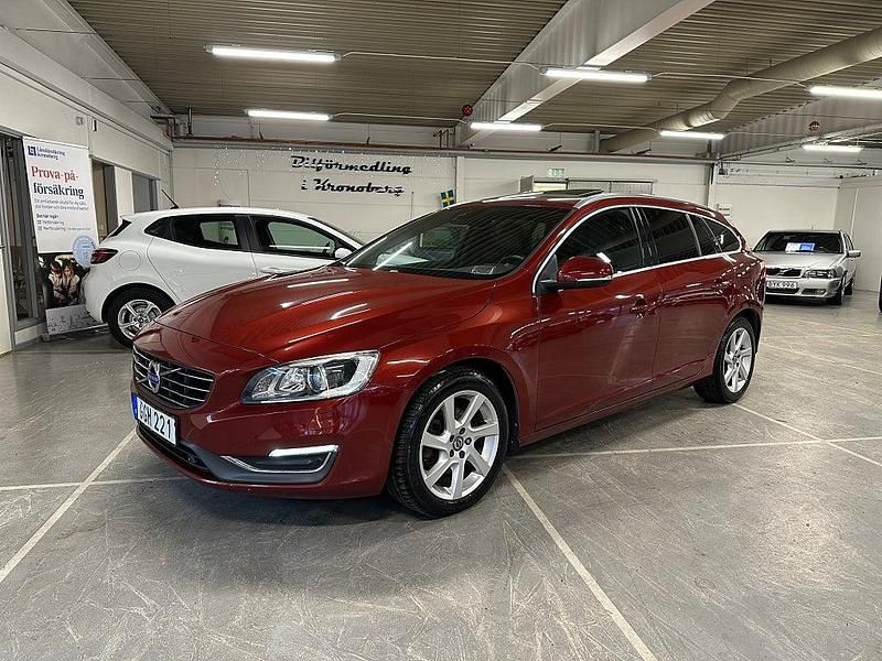 Röd Begagnad 2014 Volvo V60 Summum Kombi | 164 900 kr (Dyr) - Bild 1/4