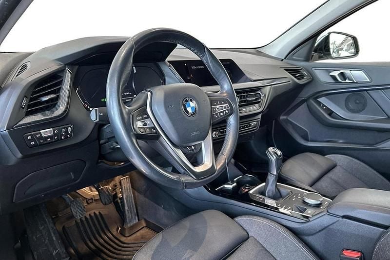 Begagnad BMW 118 141 HK (103 kW) 2020 Vit Halvkombi