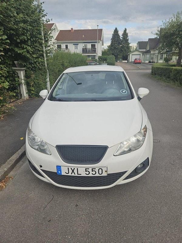 Vit Begagnad 2012 Seat Ibiza Style Halvkombi | 30 000 kr (Superpris) - Bild 1/4