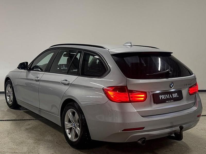 Begagnad BMW 320 184 HK (135 kW) 2012 Silver Kombi