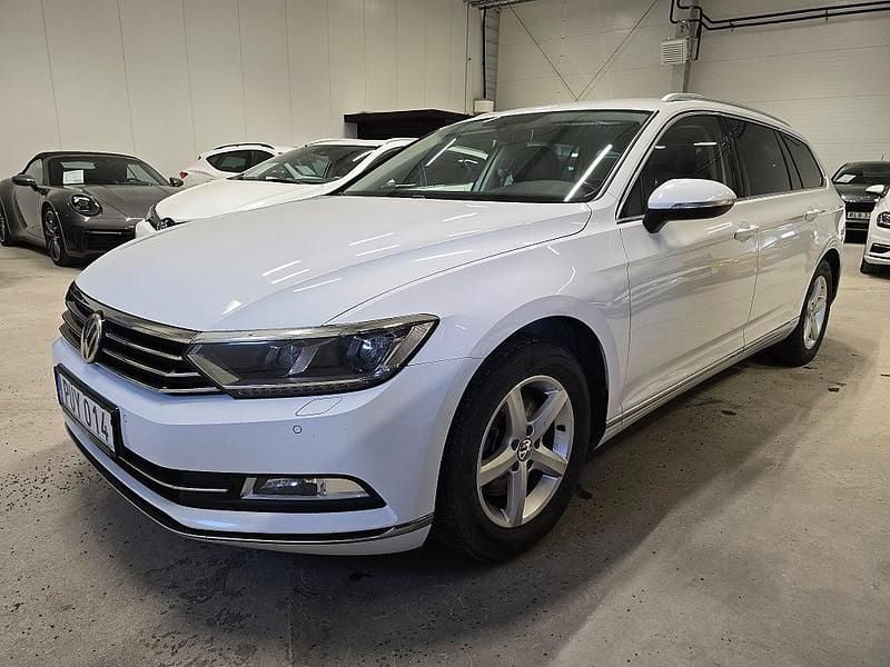 Vit Begagnad 2015 VW Passat GT Kombi | 129 500 kr (Bra pris) - Bild 1/4