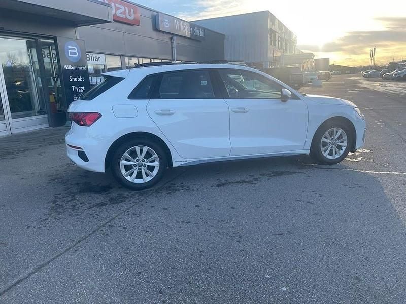 Begagnad Audi A3 Advanced 204 HK (150 kW) 2022 Vit Sedan