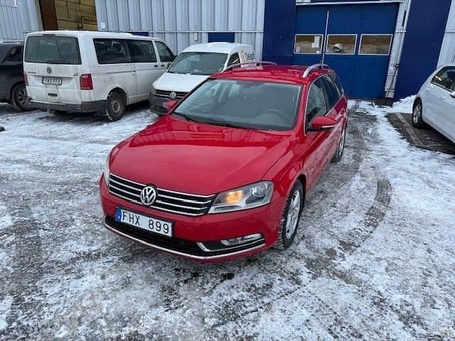Röd Begagnad 2011 VW Passat Kombi | 49 900 kr (Dyr) - Bild 1/4