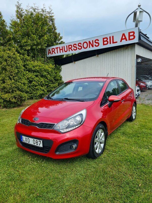 Röd Begagnad 2011 Kia Rio Halvkombi | 57 000 kr (Marknadspris) - Bild 1/4