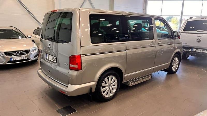 Begagnad VW Multivan Highline 180 HK (132 kW) 2010 Ljusbrun Van