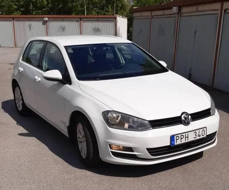 Vit Begagnad 2014 VW Golf VII Halvkombi | 90 000 kr (Bra pris) - Bild 1/4