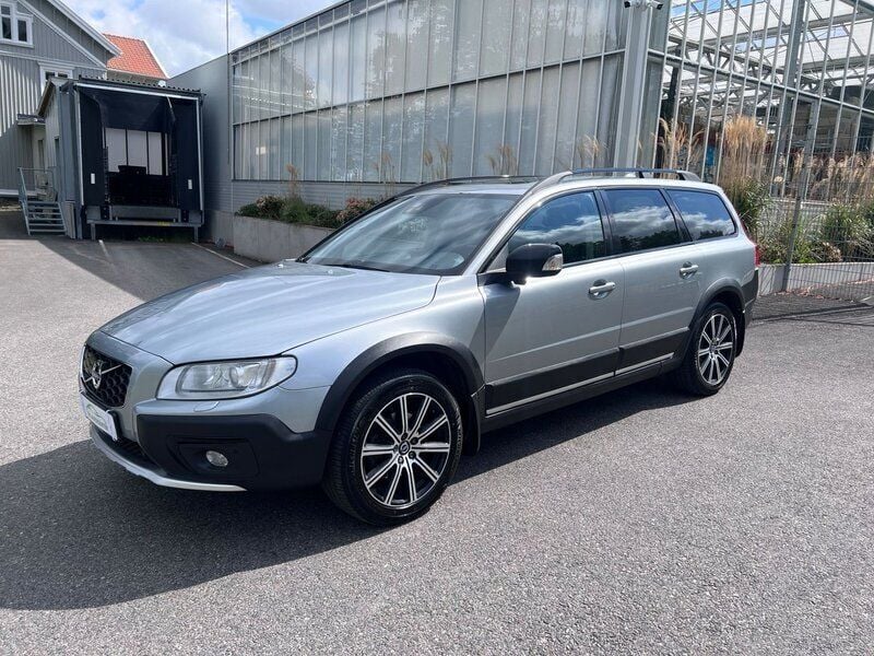 Silver Begagnad 2015 Volvo XC70 Momentum SUV | 119 900 kr (Lite dyr) - Bild 1/4