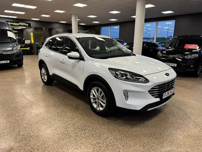 Vit Begagnad 2022 Ford Kuga Titanium SUV | 239 900 kr (Superpris) - Bild 1/4