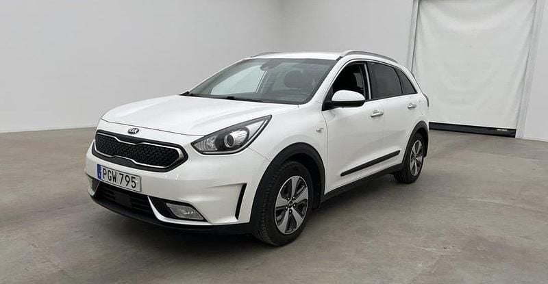 Vit Begagnad 2017 Kia Niro Advance SUV | 119 700 kr (Marknadspris) - Bild 1/4