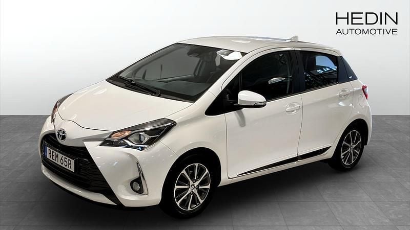 Vit (white) Begagnad 2020 Toyota Yaris Halvkombi | 169 900 kr - Bild 1/4