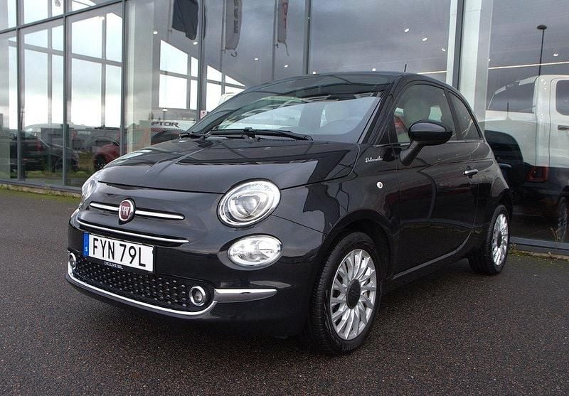 Svart Begagnad 2022 Fiat 500 Dolcevita Halvkombi | 139 000 kr (Marknadspris) - Bild 1/4