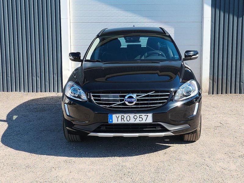Svart Begagnad 2017 Volvo XC60 Momentum SUV | 179 000 kr (Bra pris) - Bild 1/4