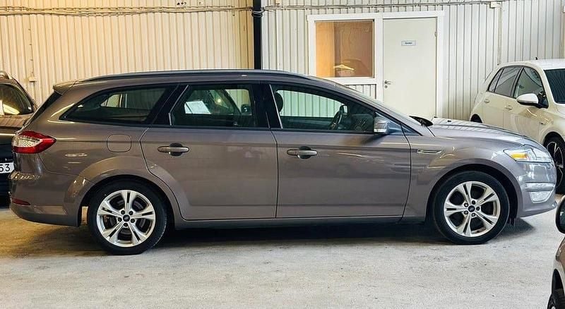 Begagnad Ford Mondeo Sport 160 HK (117 kW) 2014 Brun Kombi