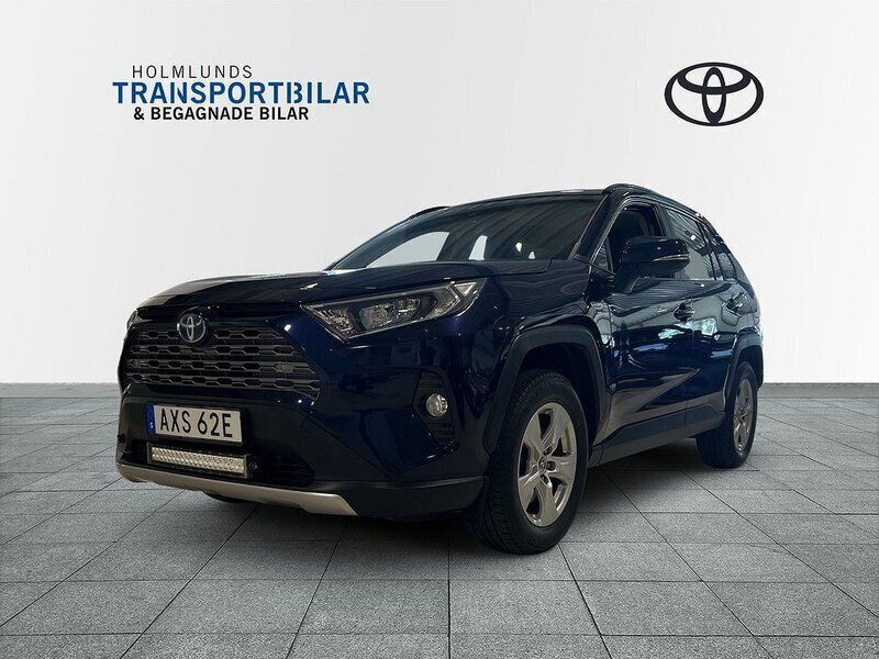 Mörkblå Begagnad 2019 Toyota RAV4 Hybrid Active SUV | 314 900 kr (Marknadspris) - Bild 1/4