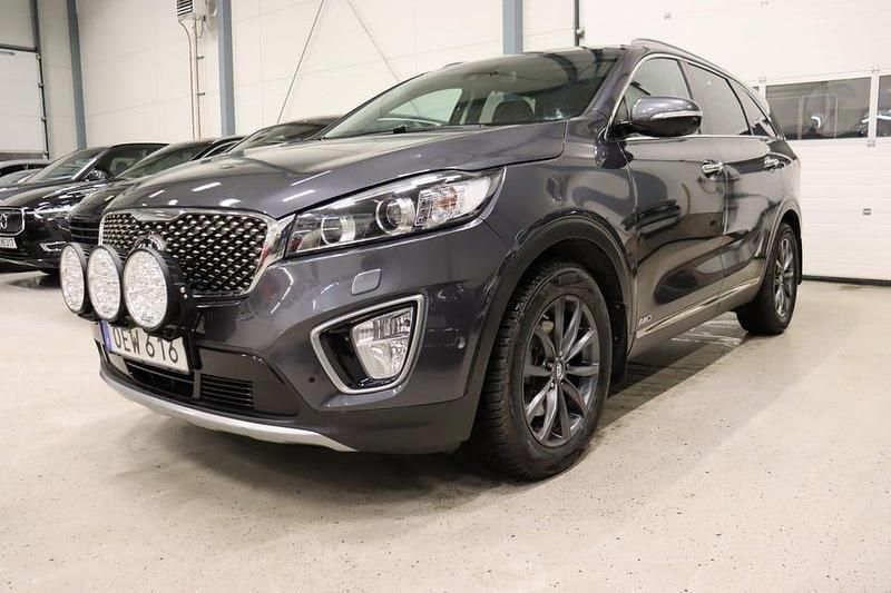 Grå Begagnad 2016 Kia Sorento SUV | 214 700 kr (Bra pris) - Bild 1/4