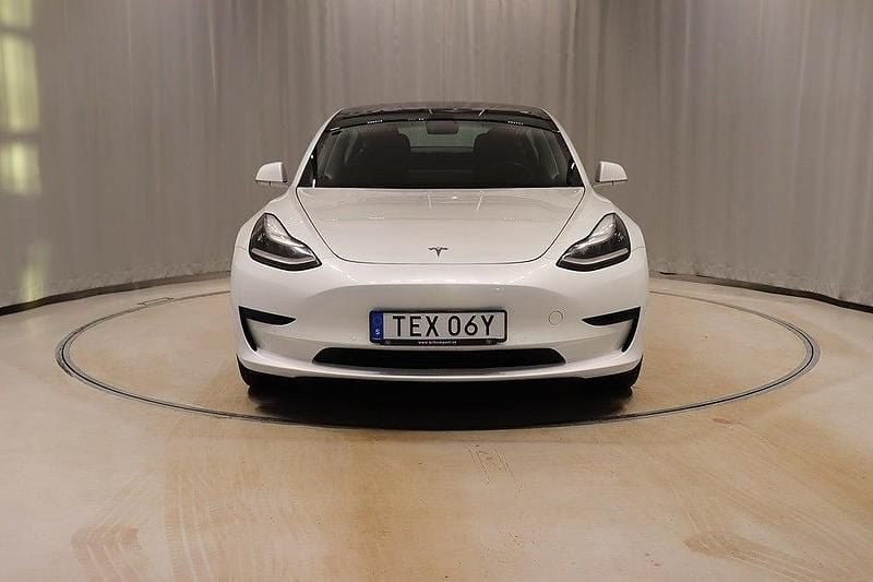Begagnad Tesla Model 3 Standard Range Plus 239 kW (325 HK) 2020 Vit Sedan