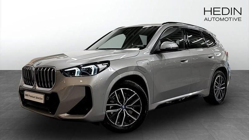 Grå Begagnad 2025 BMW X1 M Sport SUV | 628 700 kr - Bild 1/4