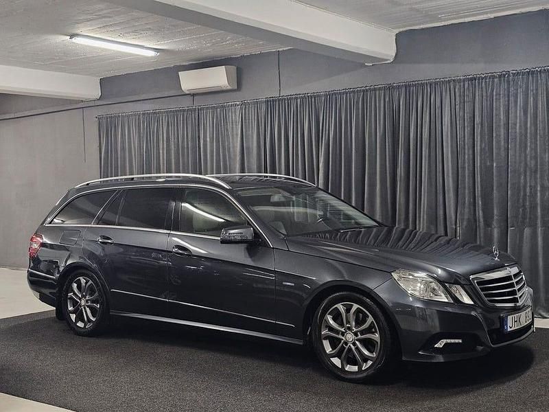 Mörkgrå Begagnad 2009 Mercedes E350 Avantgarde Kombi | 145 800 kr (Marknadspris) - Bild 1/4