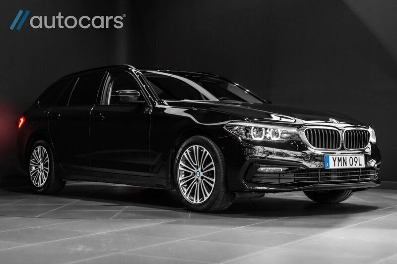 Svart Begagnad 2019 BMW 520 Sport Line Kombi | 319 000 kr (Lite dyr) - Bild 1/4