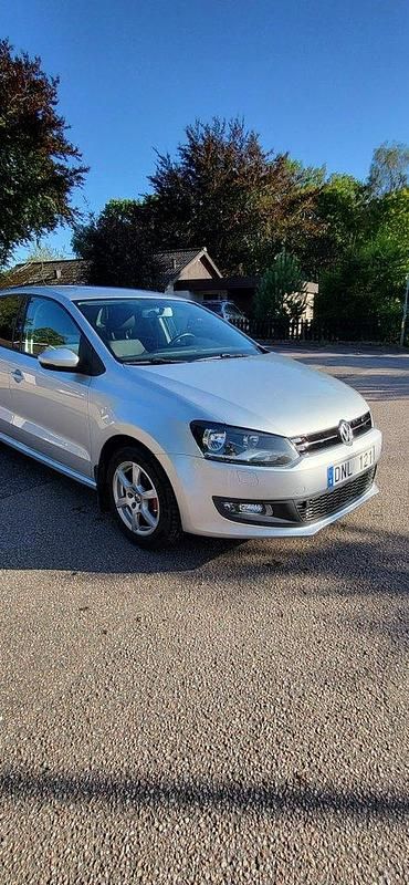 Silver Begagnad 2012 VW Polo Halvkombi | 60 000 kr (Marknadspris) - Bild 1/4
