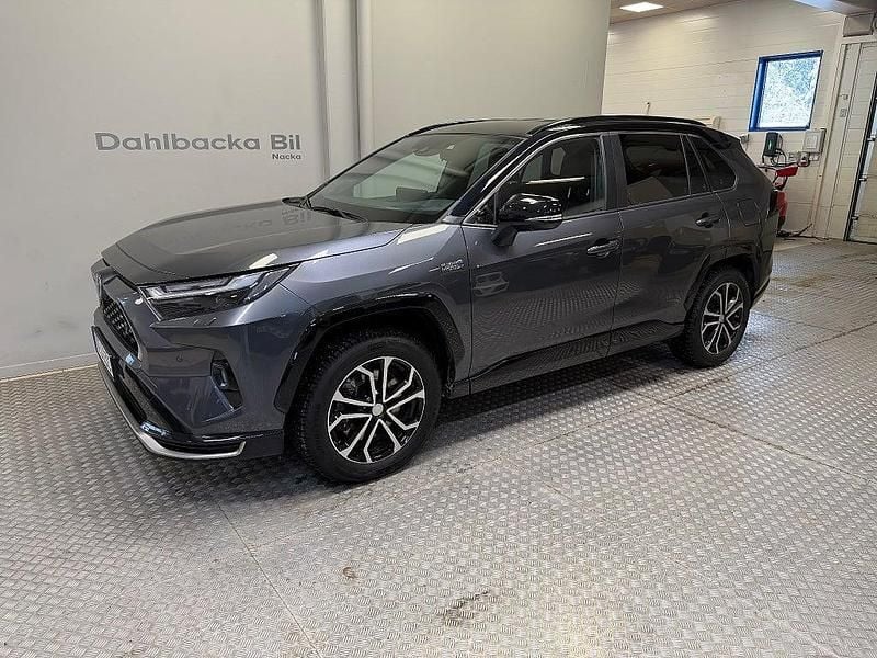 Grå Begagnad 2023 Toyota RAV4 Hybrid SUV | 499 000 kr (Lite dyr) - Bild 1/4
