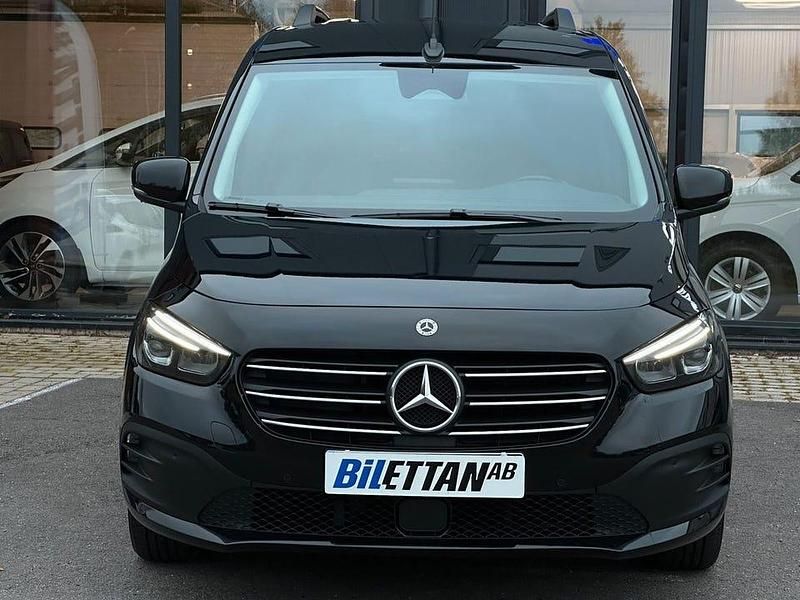 Begagnad Mercedes T180 131 HK (96 kW) 2024 Ljusblå (svart) Minibuss