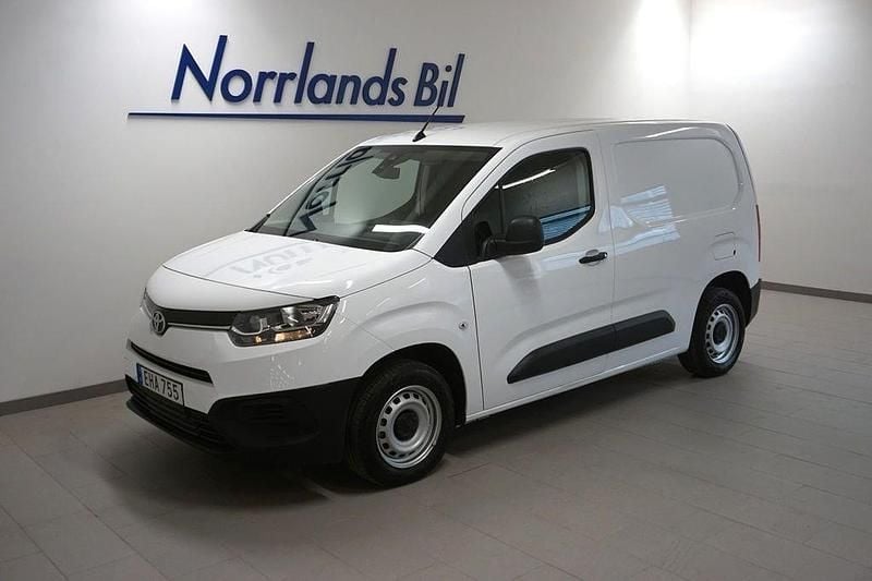 Vit (arctic vit) Begagnad 2021 Toyota Proace City Van | 209 900 kr (Bra pris) - Bild 1/4