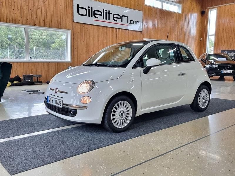 Vit Begagnad 2013 Fiat 500 Lounge Halvkombi | 79 900 kr (Bra pris) - Bild 1/3