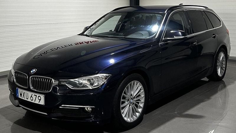 Blå Begagnad 2012 BMW 318 Luxury Line Kombi | 119 900 kr (Marknadspris) - Bild 1/4
