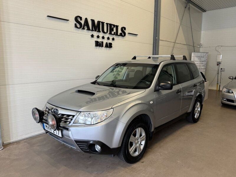 Silver Begagnad 2011 Subaru Forester SUV | 59 900 kr (Marknadspris) - Bild 1/4