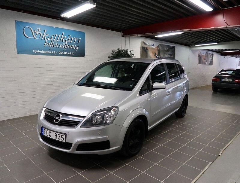 Grå Begagnad 2007 Opel Zafira Minibuss | 34 000 kr (Marknadspris) - Bild 1/4