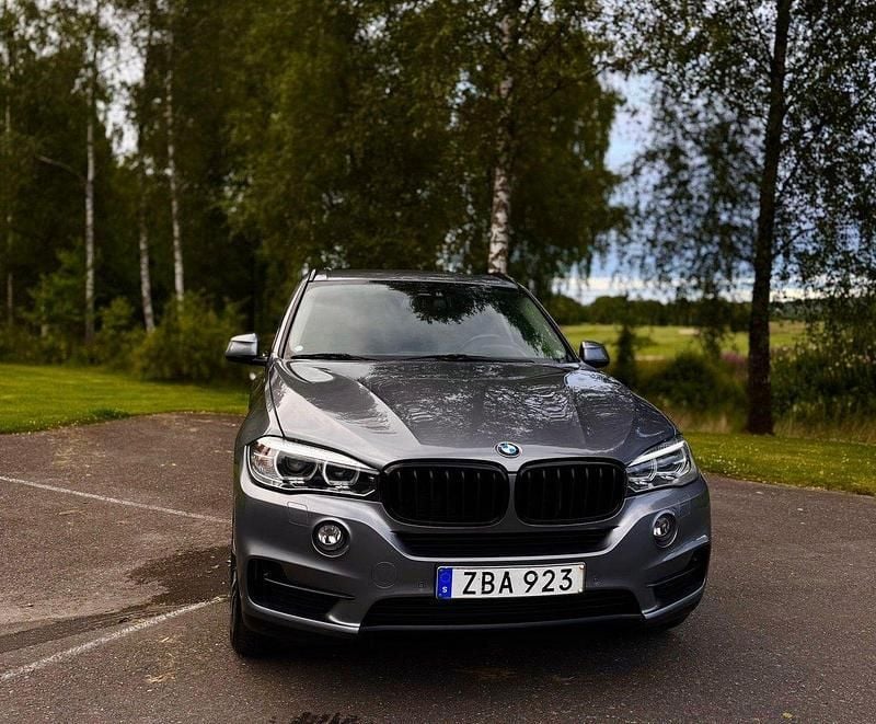 Grå Begagnad 2018 BMW X5 M Sport SUV | 314 990 kr (Bra pris) - Bild 1/4