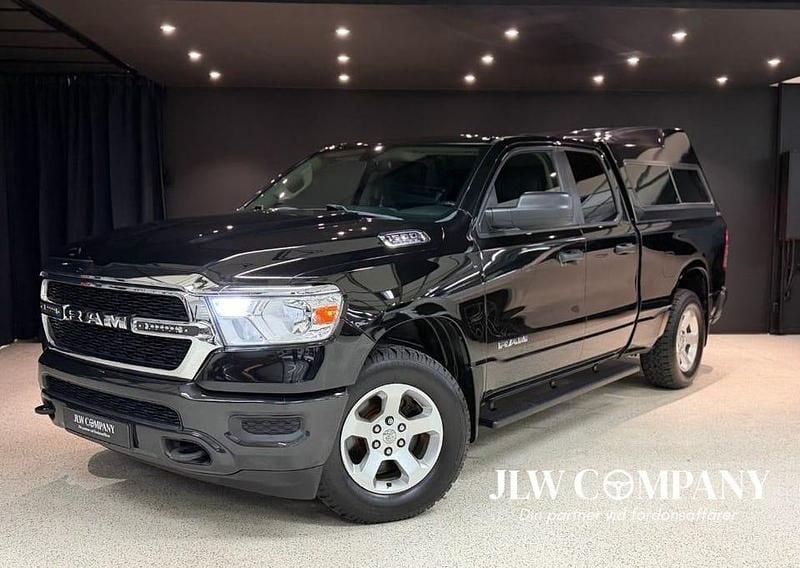 Svart Begagnad 2019 Dodge Ram Pickup | 349 000 kr (Marknadspris) - Bild 1/4