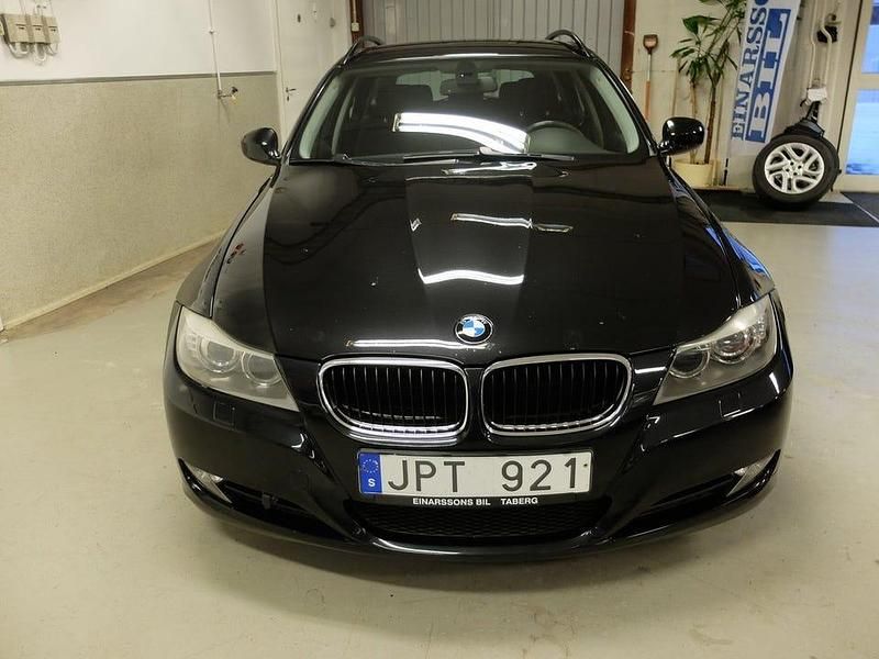 Begagnad BMW 320 Comfort Edition 170 HK (125 kW) 2009 Svart Kombi