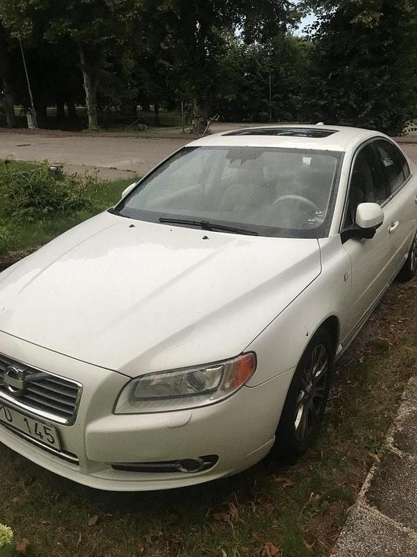 Vit Begagnad 2011 Volvo S80 Executive Sedan | 43 000 kr (Superpris) - Bild 1/3