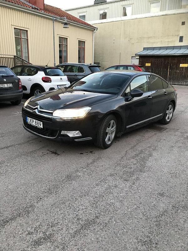 Grå Begagnad 2013 Citroën C5 Sedan | 18 000 kr (Superpris) - Bild 1/4