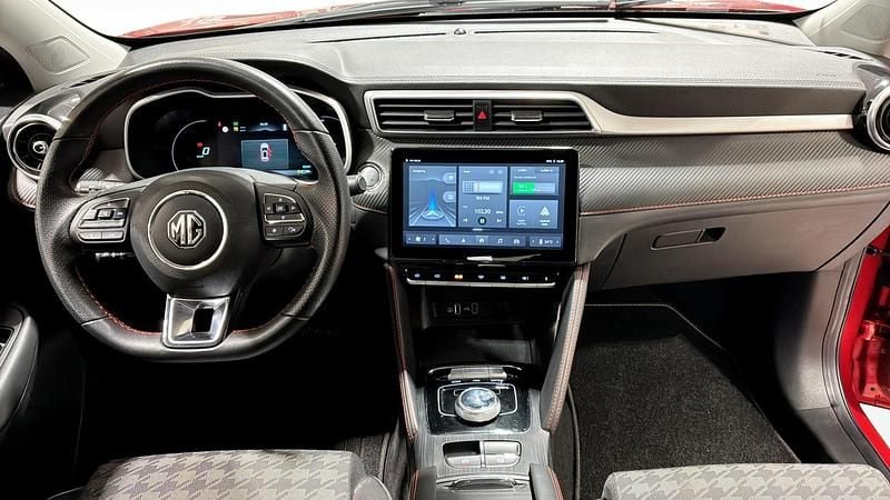 Begagnad MG ZS Comfort 114 kW (156 HK) 2022 Röd (red) Halvkombi