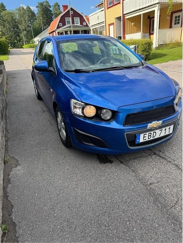 Blå Begagnad 2013 Chevrolet Aveo Halvkombi | 22 500 kr (Dyr) - Bild 1/4