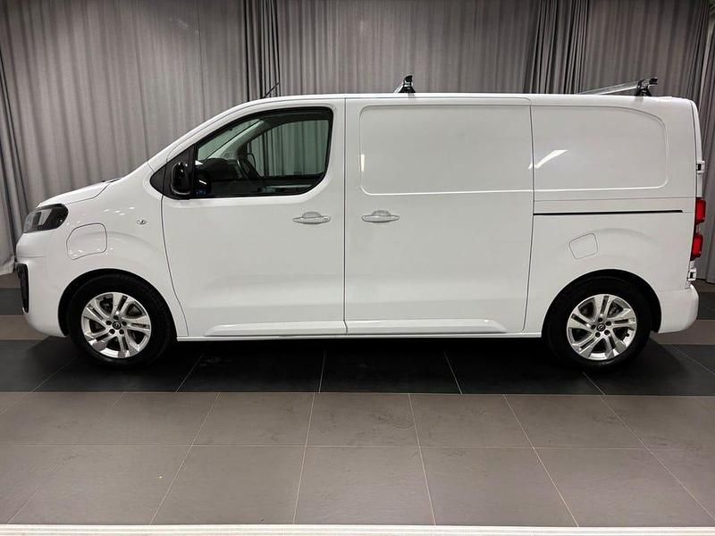 Begagnad Opel Vivaro-e Combi 100 kW (136 HK) 2022 Vit Van